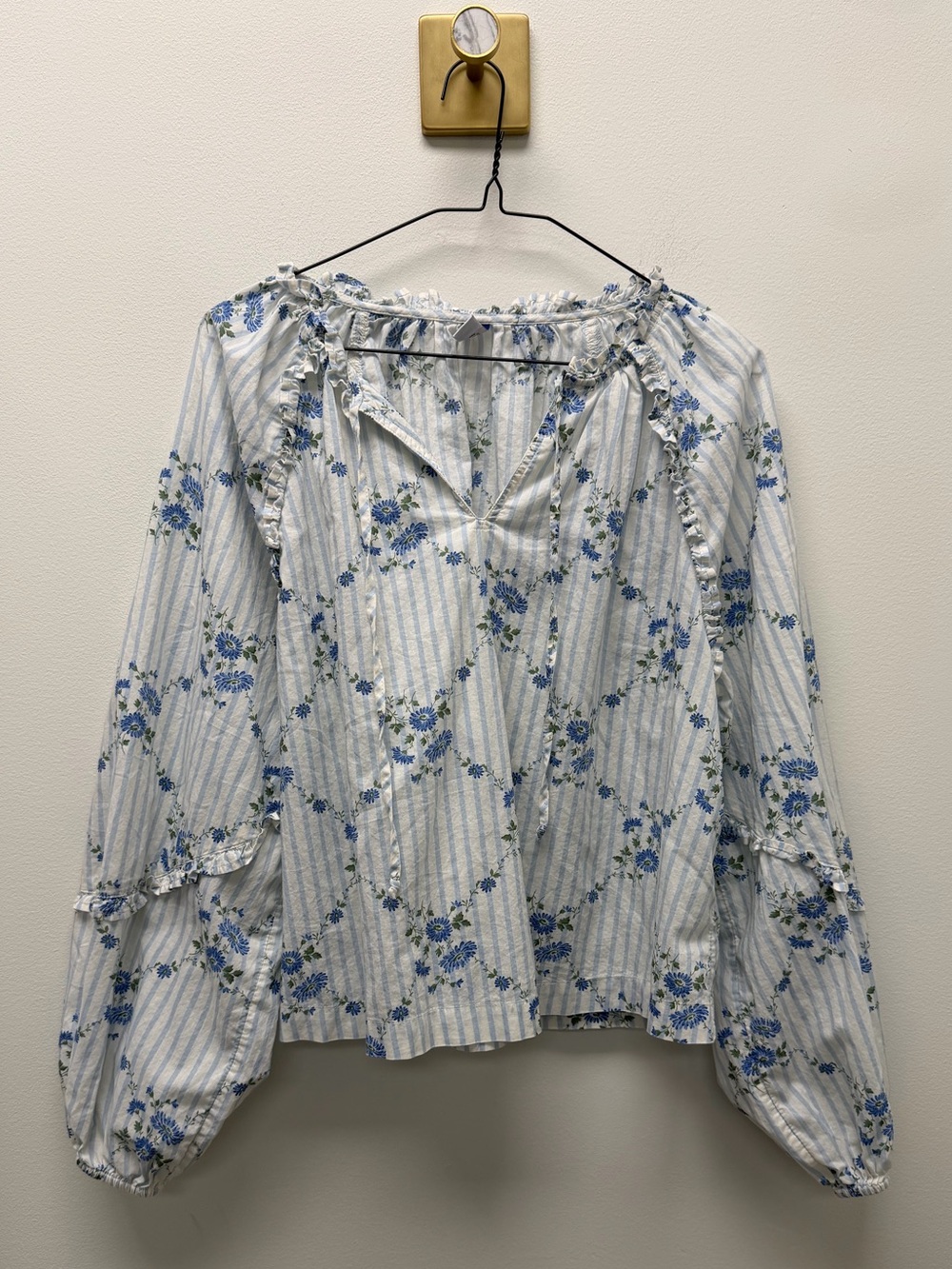 OLD NAVY Blue Floral Peasant Top - Women's Blue Floral Blouse. sz medium
